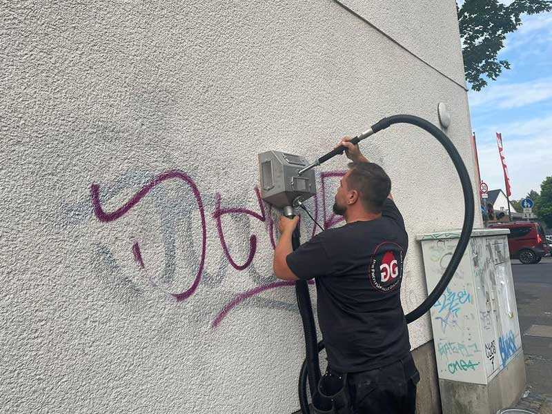 Gebäudereinigung Güttner | Servicedienstleister in Köln & Umgebung - Grafittientfernung